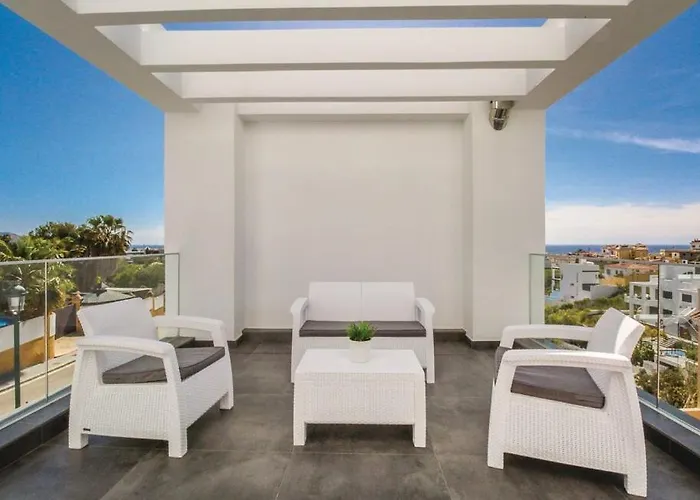 Manhattan Willa Nerja