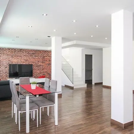 Manhattan Villa *